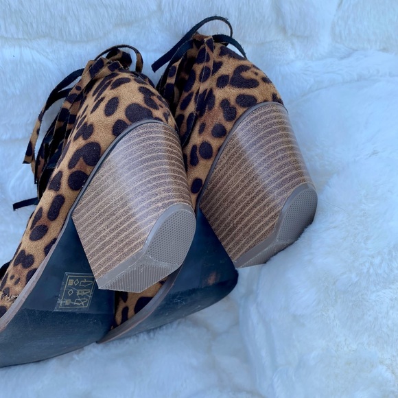 Beast Fashion Fringe V-Cut Booties, The Buckle, 6.5 - Picture 8 of 9